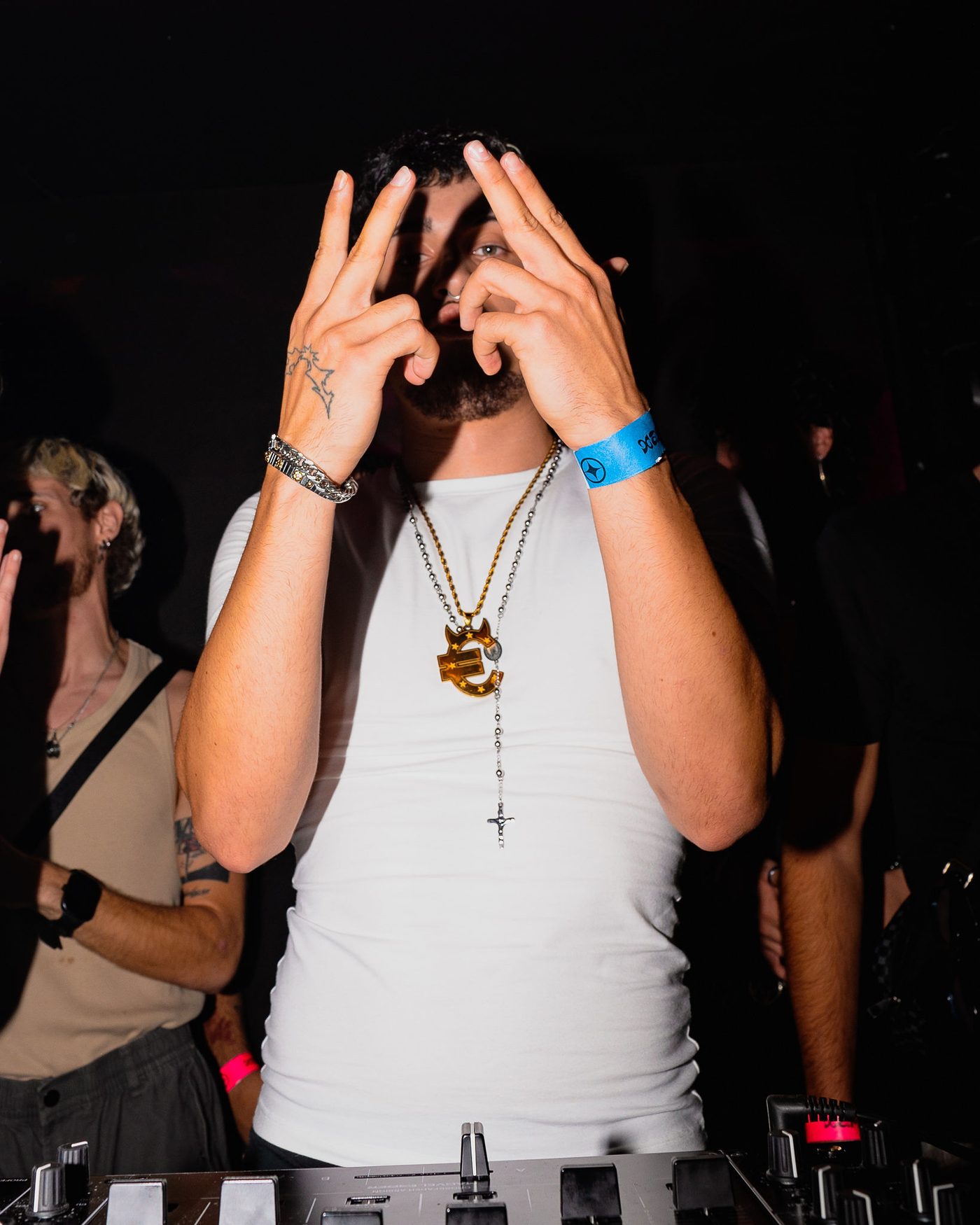 CoolMoneyPapi pinchando en club